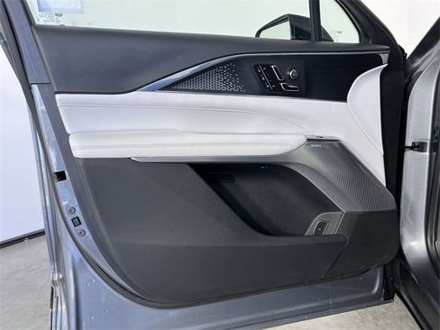 Used 2023 Cadillac Lyriq 2WD image 23