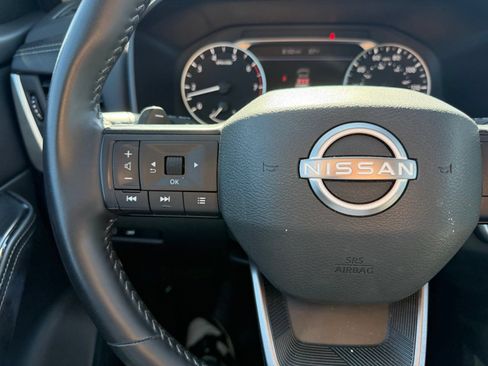Certified 2025 Nissan Rogue SV FWD image 16