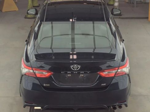 Used 2019 Toyota Camry SE FWD image 6