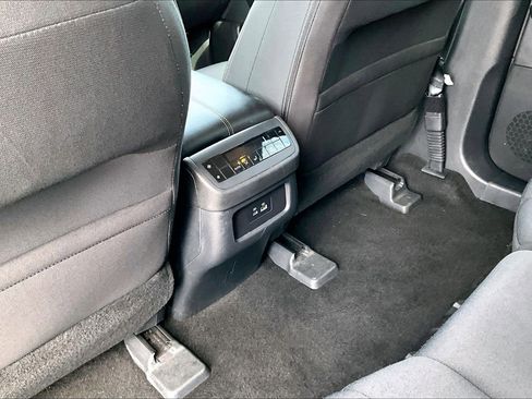 Used 2024 Nissan Pathfinder SV image 10