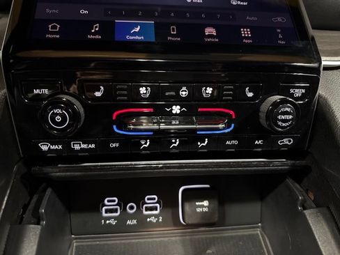 Used 2025 Jeep Grand Cherokee Limited w/ Luxury Tech Group II AWD/4WD image 18