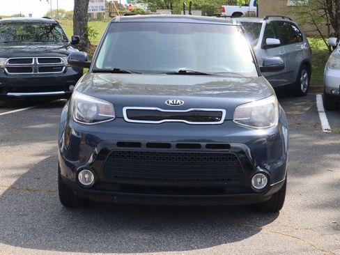 Used 2016 Kia Soul + FWD image 2