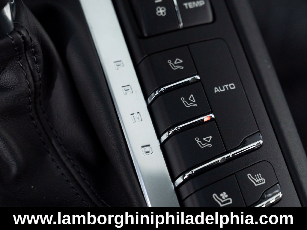 Used 2021 Porsche Macan Turbo AWD/4WD image 33