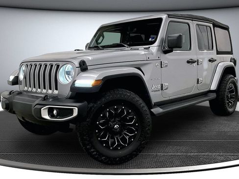 Used 2019 Jeep Wrangler Unlimited Sahara AWD/4WD image 3
