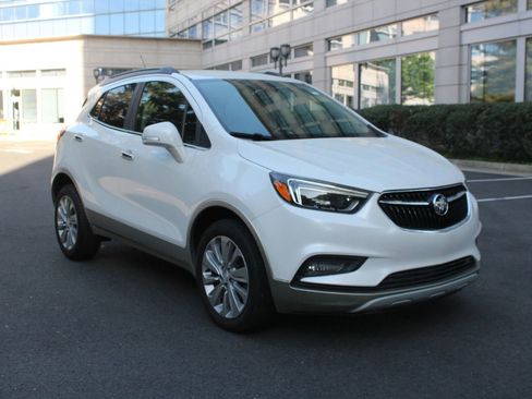 Used 2018 Buick Encore Essence image 1