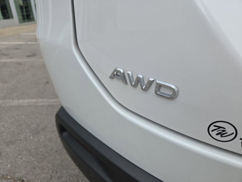 Used 2025 Honda Pilot EX-L image 10