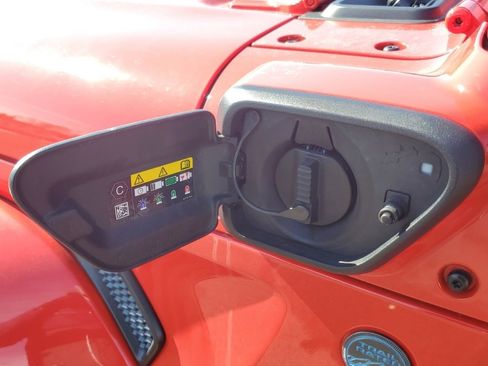 Used 2025 Jeep Wrangler Unlimited Sahara image 32