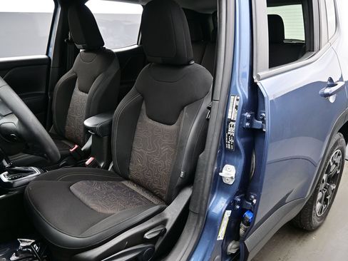 Used 2023 Jeep Renegade Latitude AWD/4WD image 13