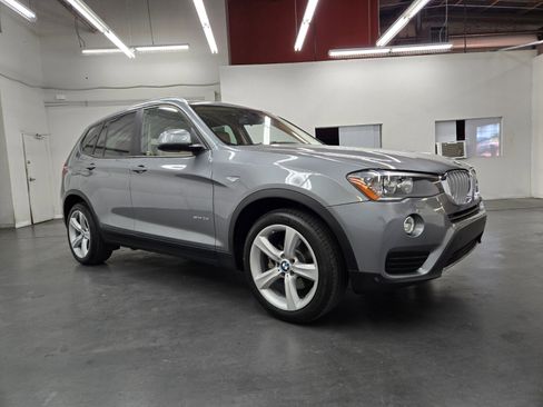 Used 2017 BMW X3 sDrive28i w/ Premium Package 3 image 4