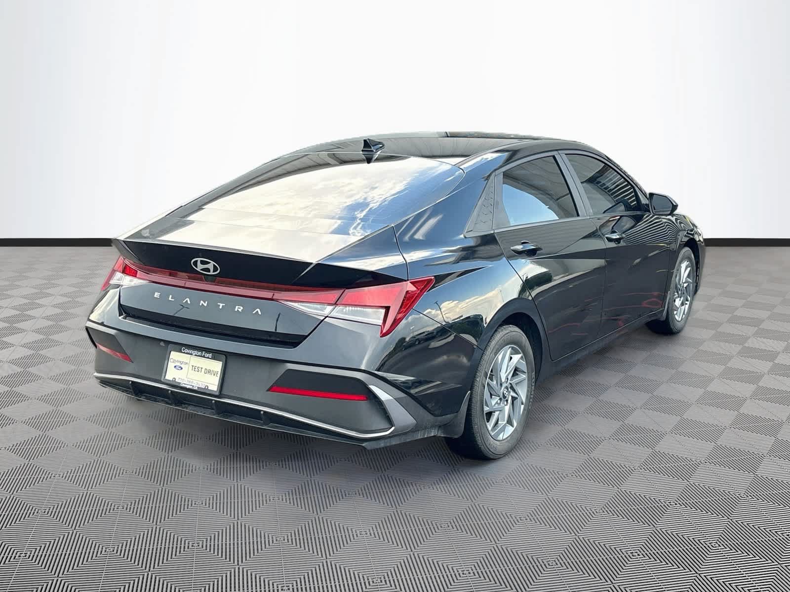 Used 2024 Hyundai Elantra SEL FWD image 5
