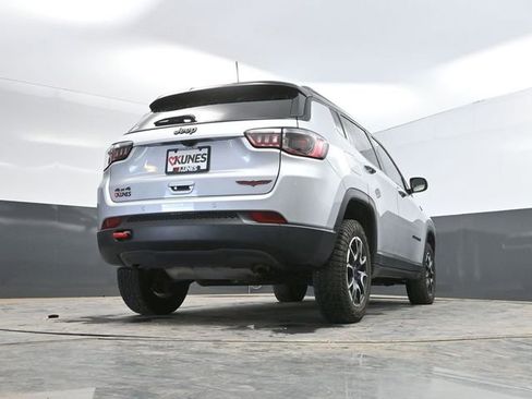 Used 2025 Jeep Compass Trailhawk AWD/4WD image 46