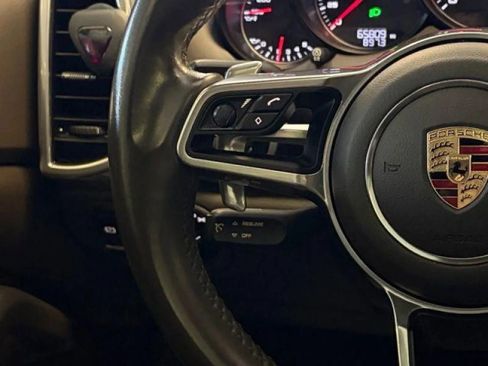 Used 2016 Porsche Cayenne w/ Premium Package Plus AWD/4WD image 26