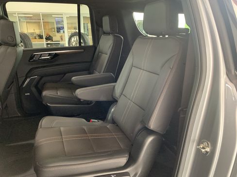 Used 2025 Chevrolet Suburban High Country RWD image 16