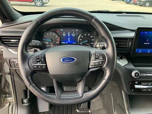 Used 2020 Ford Explorer XLT w/ Comfort Package AWD/4WD image 10