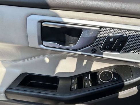 Used 2020 Ford Explorer Platinum AWD/4WD image 17