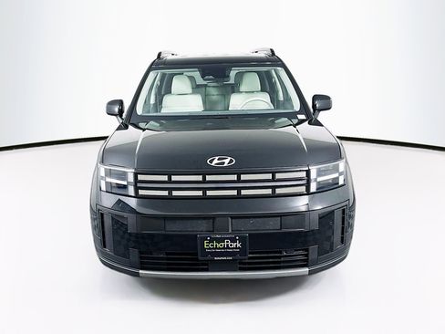 Used 2025 Hyundai Santa Fe SEL FWD image 2