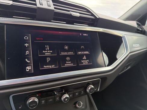 Used 2021 Audi Q3 2.0T Premium Plus w/ Premium Plus Package image 31