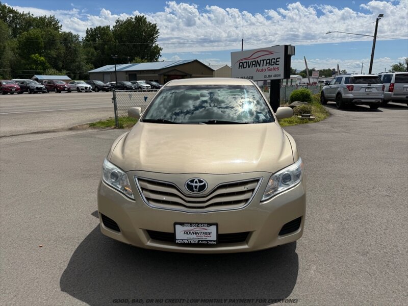 Used 2011 Toyota Camry LE FWD image 2