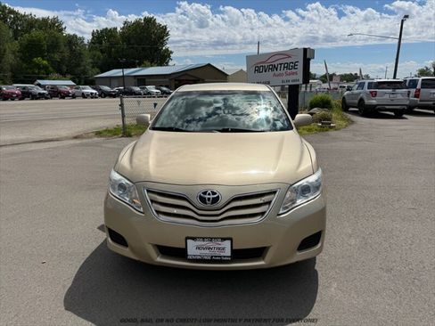 Used 2011 Toyota Camry LE FWD image 2