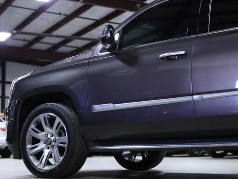 Used 2017 Cadillac Escalade Luxury image 20