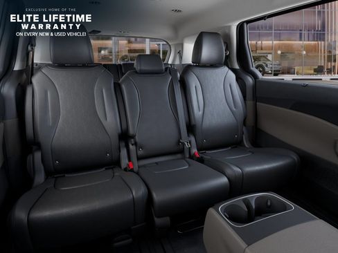 New 2026 Kia Carnival EX FWD image 17
