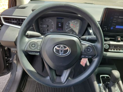 Used 2025 Toyota Corolla LE FWD image 22