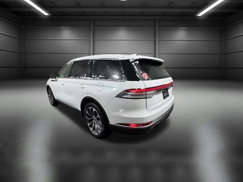 New 2026 Lincoln Aviator AWD image 3