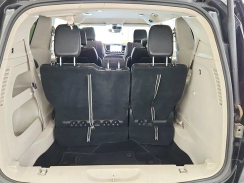 Used 2023 Chrysler Pacifica Touring-L FWD image 38