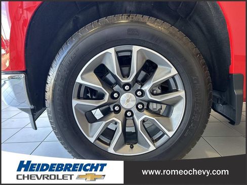 Used 2023 Chevrolet Silverado 1500 LT AWD/4WD image 7