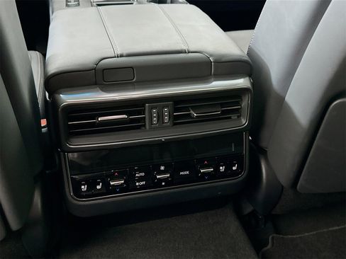 Used 2023 Lexus LX 600 4WD w/ Luxury Package image 28