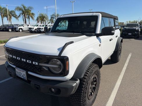 Used 2023 Ford Bronco Wildtrak image 2