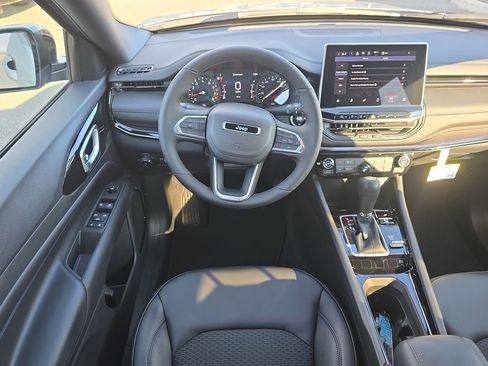 New 2026 Jeep Compass Latitude AWD/4WD image 17