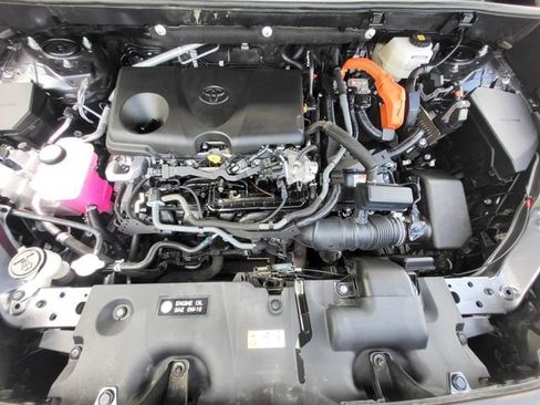 Used 2022 Toyota RAV4 LE AWD/4WD image 11