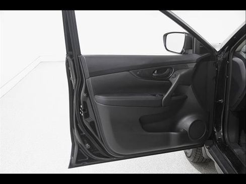 Used 2019 Nissan Rogue S AWD/4WD image 4