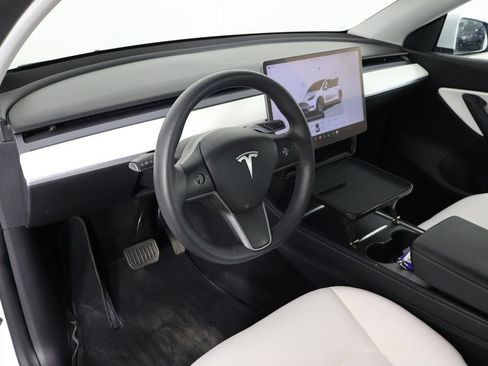 Used 2022 Tesla Model Y Long Range AWD/4WD image 23