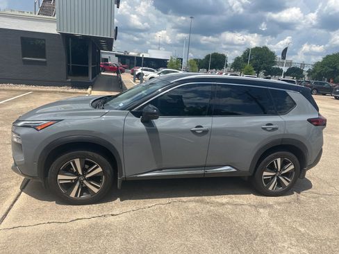 Used 2021 Nissan Rogue Platinum FWD image 3