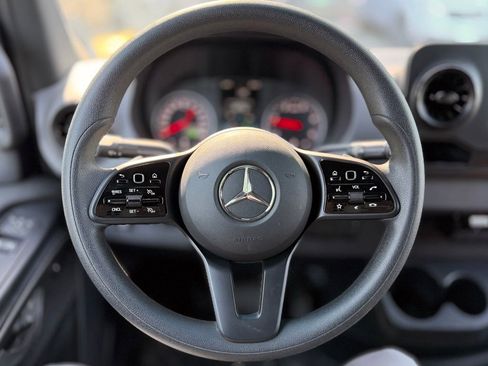 Used 2024 Mercedes-Benz Sprinter 2500 image 8