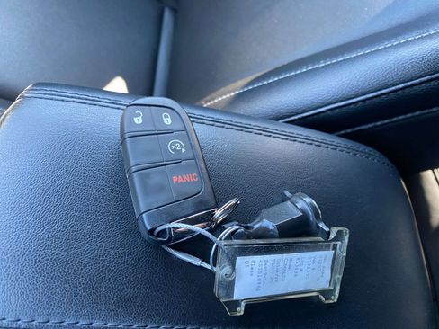 Used 2025 Jeep Compass Limited image 21