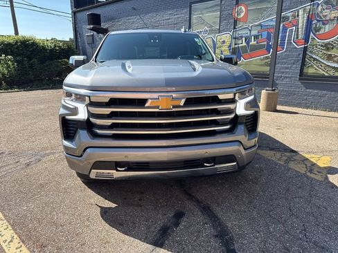 Used 2024 Chevrolet Silverado 1500 High Country w/ Technology Package AWD/4WD image 2