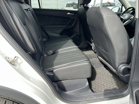 Used 2024 Volkswagen Tiguan SE AWD/4WD image 17