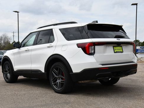 Used 2025 Ford Explorer ST-Line w/ ST-Line Street Pack AWD/4WD image 4
