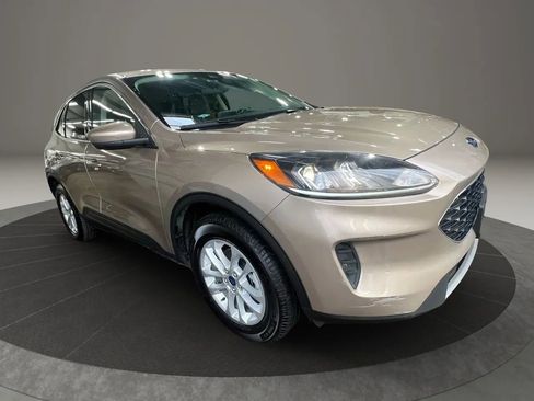 Used 2020 Ford Escape SE image 3