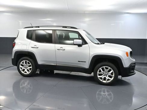 Used 2017 Jeep Renegade Latitude w/ Cold Weather Group AWD/4WD image 3