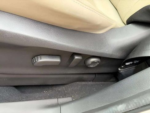 Used 2023 Subaru Ascent Limited AWD/4WD image 6