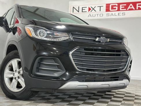 Used 2020 Chevrolet Trax LT FWD image 3