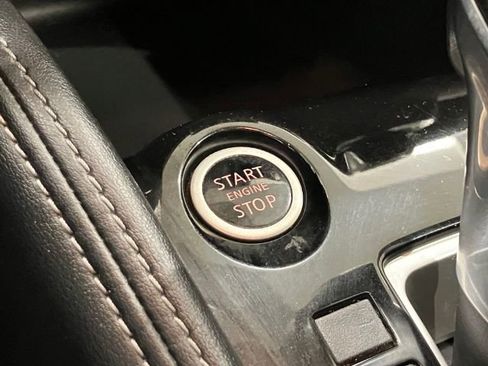 Used 2019 Nissan Kicks S image 19