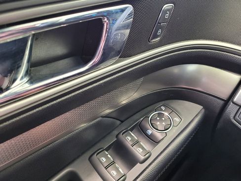 Used 2018 Ford Explorer XLT AWD/4WD image 27
