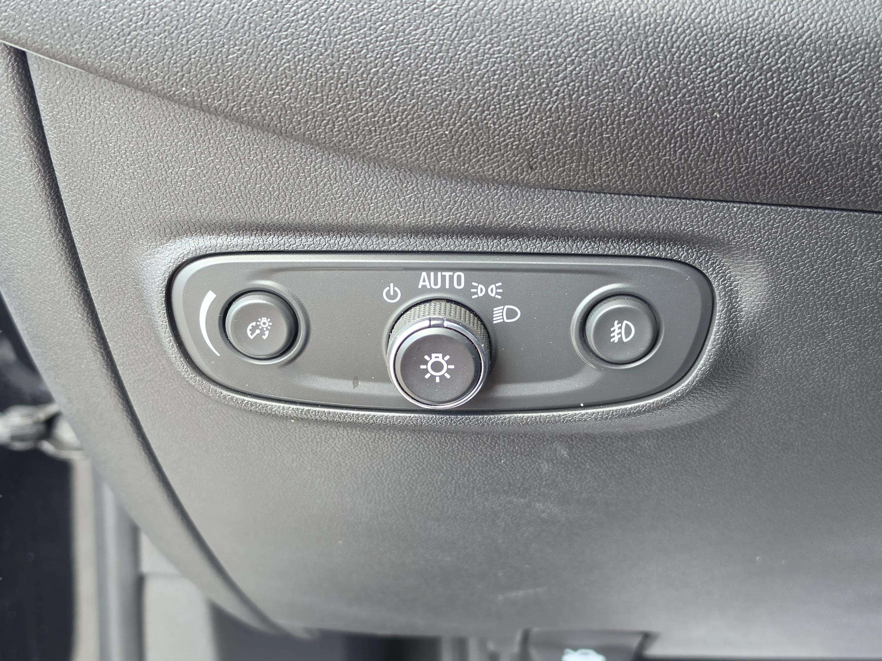 Used 2024 Chevrolet Equinox Premier FWD image 34