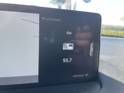 Used 2025 Genesis GV70 2.5T image 13