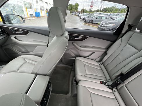 Used 2021 Audi Q7 3.0T Premium Plus w/ Premium Plus Package AWD/4WD image 3